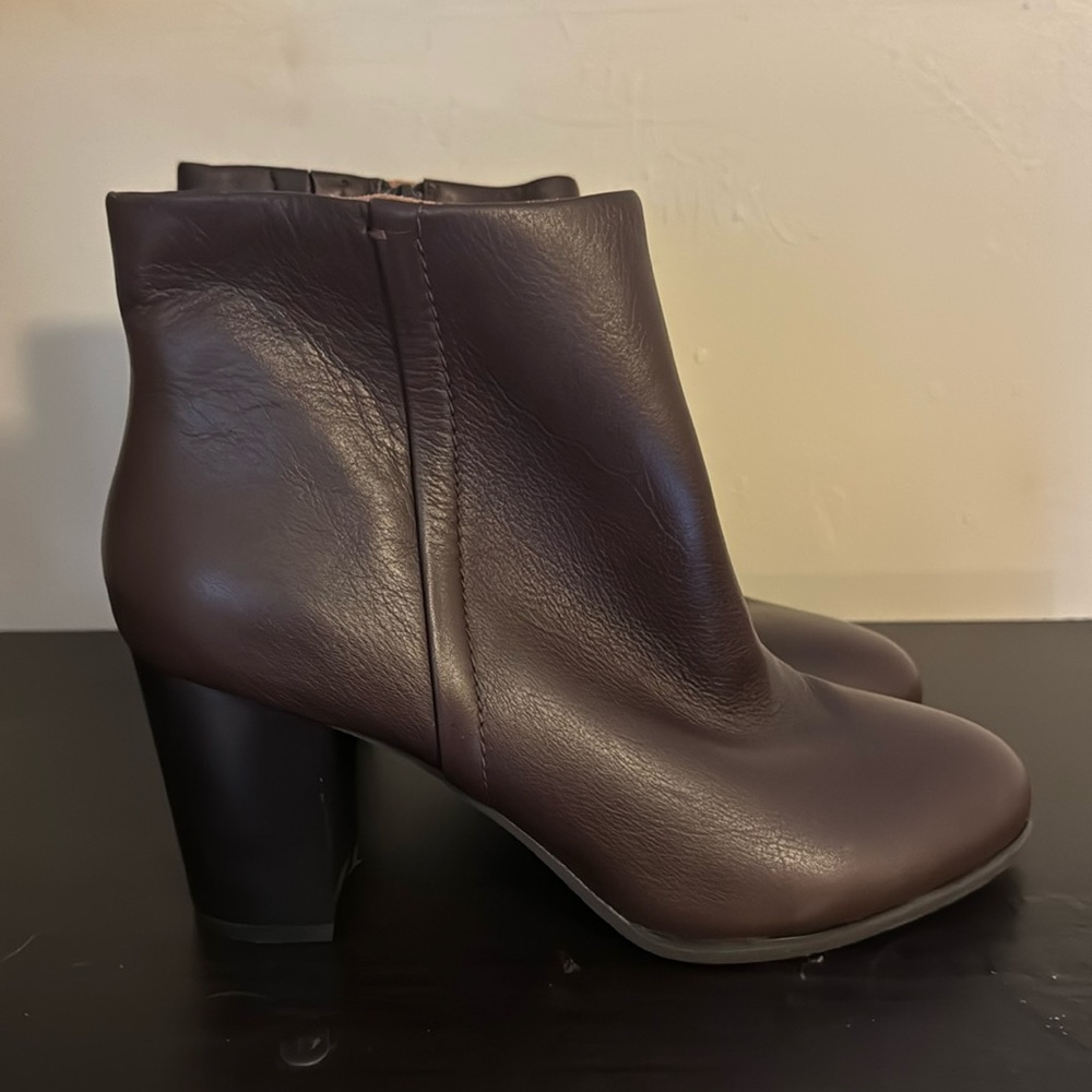 Brown Vionic ankle boots, size 8